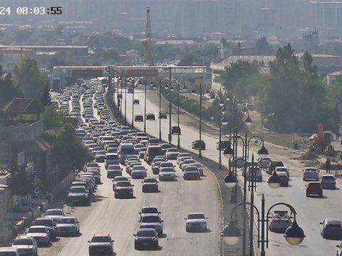 Tətildən sonrakı iş günü tıxacla başladı