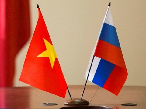 Rusiya ilə Vyetnam 10-dan çox sənəd imzaladı