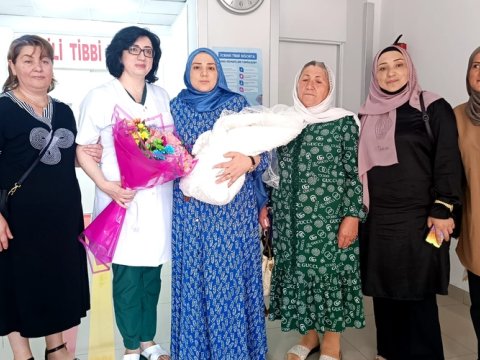 Şəhidin yeni doğulan qardaşı xəstəxanadan evə buraxıldı