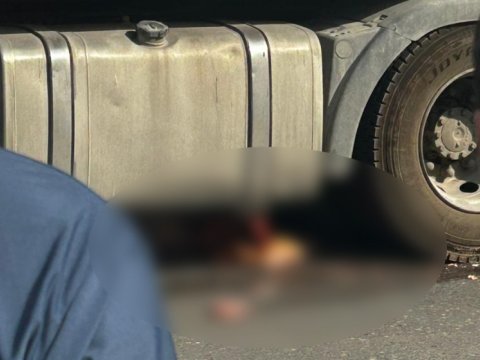 Yük maşını məktəbin qarşısında qadını vurub öldürdü