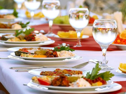 Toyda kütləvi zəhərlənmə - 43 nəfər...