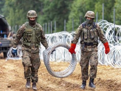 Polşa Belarusla sərhədi tam BAĞLAYA BİLƏR