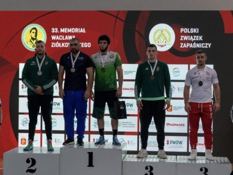 Güləşçilərimiz Polşada 5 medal qazandı