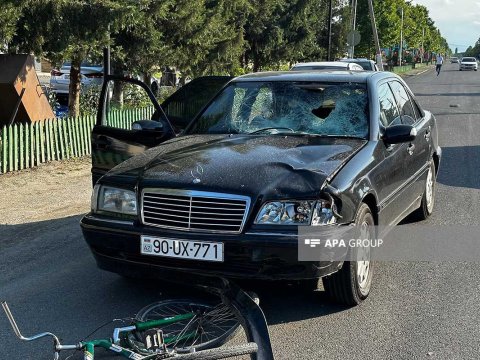 “Mercedes”lə velosipedçini vurdu