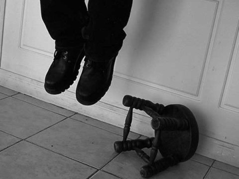 Yevlaxda 56 yaşlı kişi özünü asdı