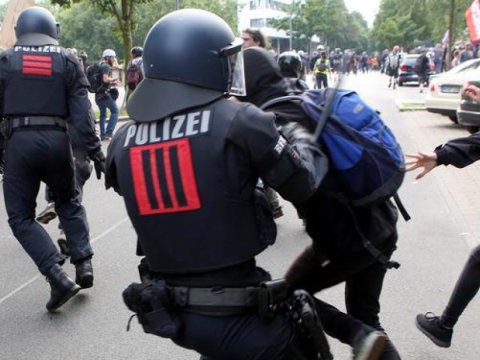 Almaniyada polis zorakılığı