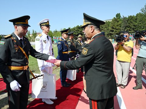 Zakir Həsənov məzunlara diplomlarını təqdim etdi - FOTO