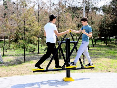 Naftalan parklarında yeni idman qurğuları - FOTO