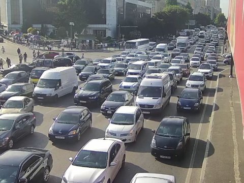 Bakının bir sıra yollarında TIXAC var 
