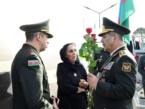 Zakir Həsənov şəhidlərin məzarlarını ziyarət edib - FOTO