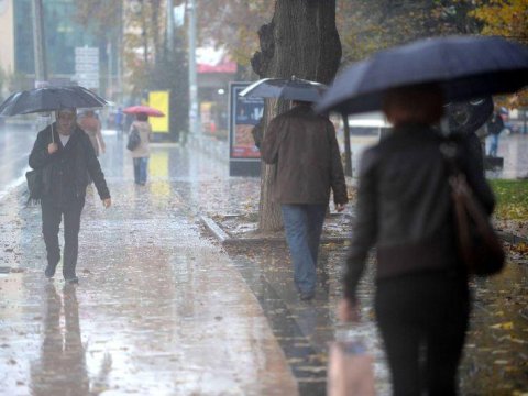 Rayonlarda leysan, Bakıda güclü külək... - Faktiki hava