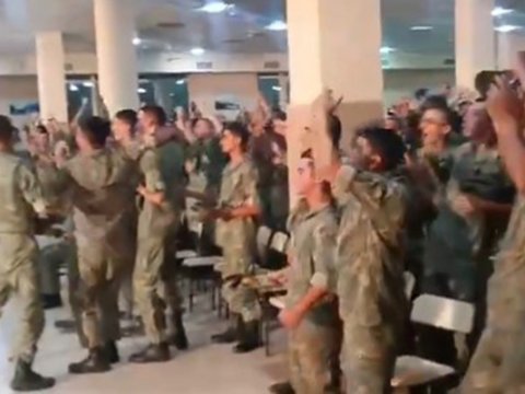 Əsgərlərimiz Türkiyənin qələbəsinə belə sevindi - VİDEO