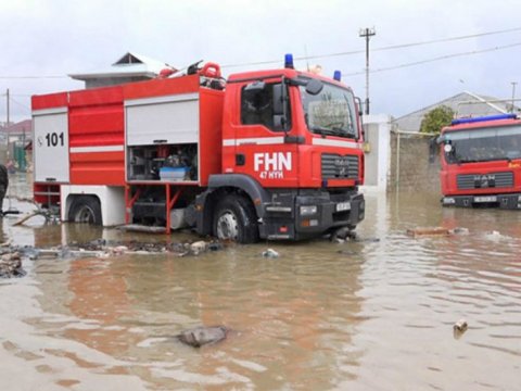 Lənkəranda su basan ərazilərdən 11 nəfər təxliyə edilib