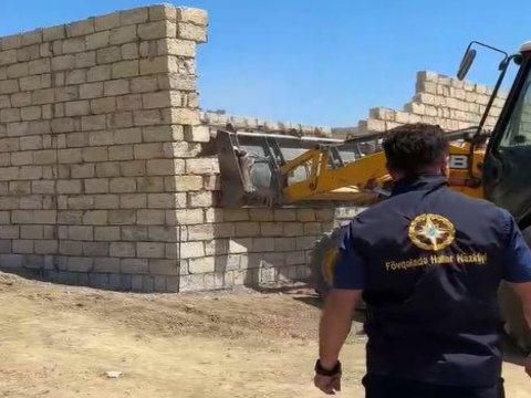 Sarayda qanunsuz tikili söküldü - VİDEO