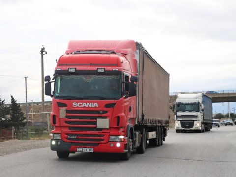 Daşıyıcılarımız ilk dəfə birbaşa Çindən Azərbaycana maşınla yük gətiriblər