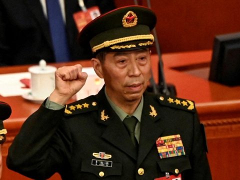 Sabiq müdafiə naziri hakim partiyadan qovuldu