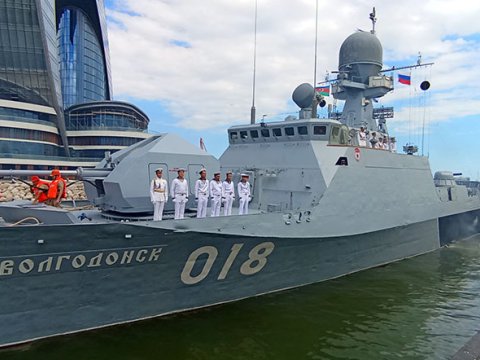 Rusiya gəmiləri Bakıya GƏLDİ