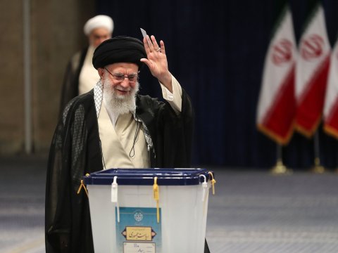 Xamenei səsvermədə iştirak etdi 