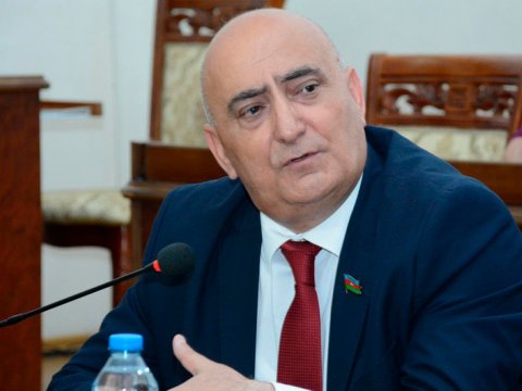 Dərs dediyi fənni bilməyən müəllimin məktəbdə nə işi var?! - Deputat