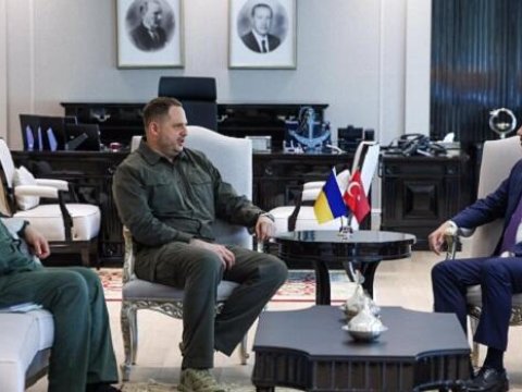 Fidan ukraynalı rəsmilərlə müharibəni müzakirə etdi 