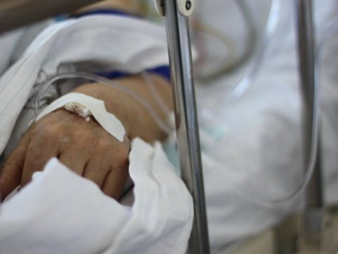 Gəncədə qorxunc hadisə: Benzinlə dolu qabı yandırıb insanların üstünə atdı