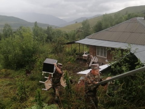 İsmayıllıda torpaq sürüşməsi: İnsanlar başqa əraziyə köçürülür 