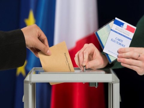 Fransada növbədənkənar parlament seçkiləri keçirilir