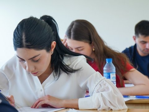 Dövlət qulluğu vəzifələri üzrə imtahan keçirilib
