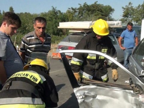 Gömrük Komitəsinin əməkdaşları qəzaya düşdü - Ölən və yaralılar var