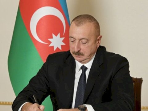 Prezident əmək pensiyaları ilə bağlı qanunu təsdiqlədi