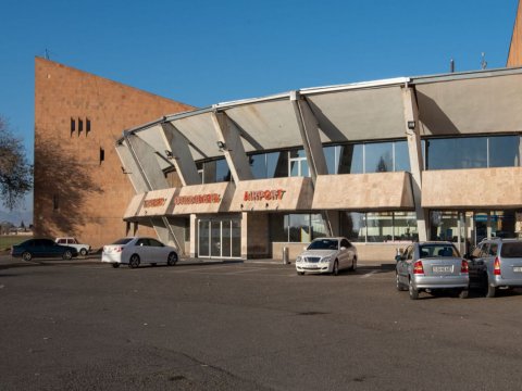 Ermənistan hava limanında bomba HƏYƏCANI