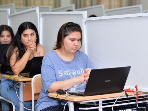 Bu gün 4 mindən çox müəllim imtahana çağırılıb