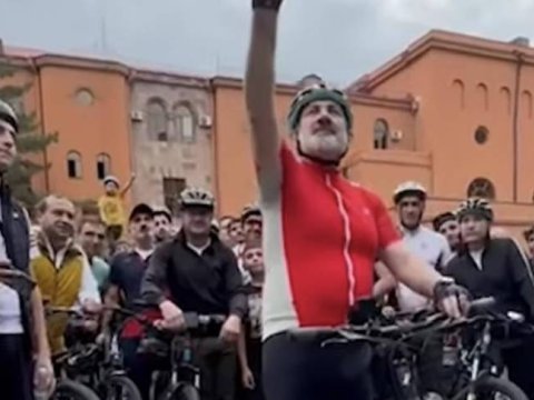 Paşinyan veloyürüşü davam etdirir