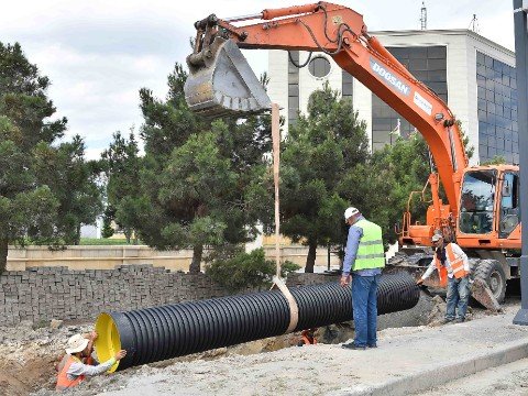 Bakının bu prospektində içməli su və kanalizasiya xətləri yenilənir - VİDEO