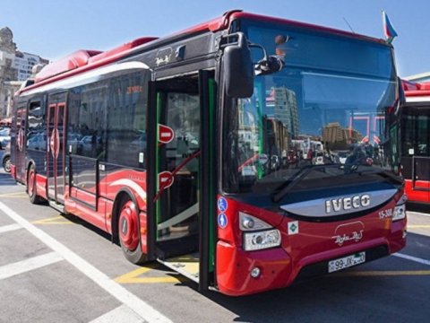 Bakının əsas küçələrindən biri bağlandı - Avtobusların yolu dəyişdirildi