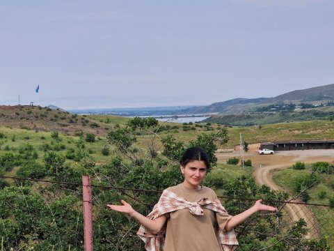 Erməni qızı Azərbaycanla sərhəddən şəkil yaydı - Ermənilər HƏYƏCANLANDI