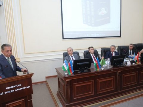 Cavanşir Feyziyev Kaşğari irsinin fədakar araşdırıcısı Ramiz Əsgəri yad etdi