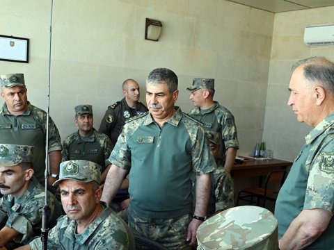 Zakir Həsənov hərbçilərin təlimini izlədi - FOTO