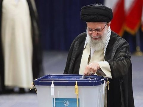 İranda prezident seçkilərinin ikinci turu başladı - Xamenei səs verdi