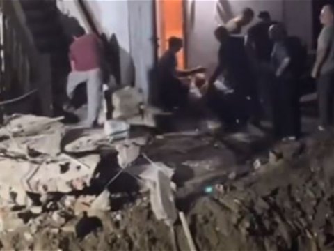 Polis vətəndaşın evinə zərər vuran şirkətin söküntü işlərini dayandırdı