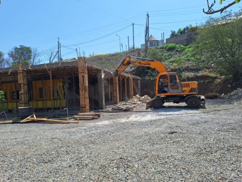 Gəncədə daha bir qanunsuz tikinti SÖKÜLDÜ