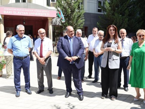 BSU-da tələbələrin əl işlərindən ibarət sərgi - FOTO