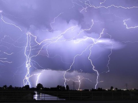 Şimşək, leysan... - FAKTİKİ HAVA