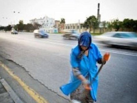 Beyləqanda süpürgəçini maşın vurub öldürdü