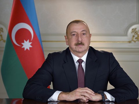 Prezident Fikrət Əzizovu ordenlə təltif etdi