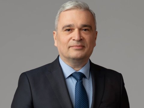 İlqar Məmmədov imza vərəqələrini götürdü