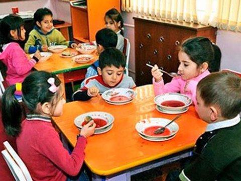 Bağçalarda uşaqların qidalanmasına nəzarət GÜCLƏNDİRİLİR