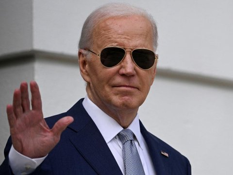 Nobel mükafatı laureatı Baydeni seçki yarışından çəkilməyə çağırdı