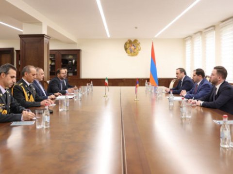 Ermənistanın müdafiə naziri İran səfiri ilə regionu müzakirə etdi