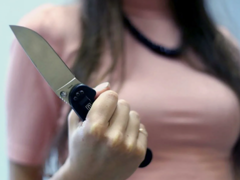 Bakıda iki qadın arasında dava - Bıçaqlananlar var